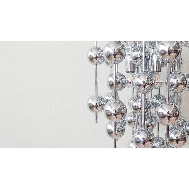 Space‑age Swiss Ball Cascade Chandelier in Chrome in the style of Verner Panton, 1970s For Sale - Image 10 of 11