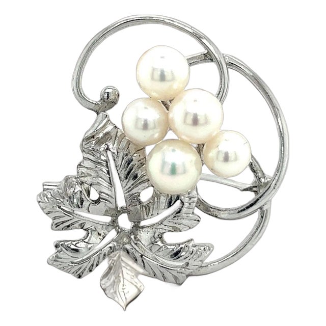 1990s Mikimoto Authentic Estate Akoya Pearl Brooch Pin Sterling Silver For Sale