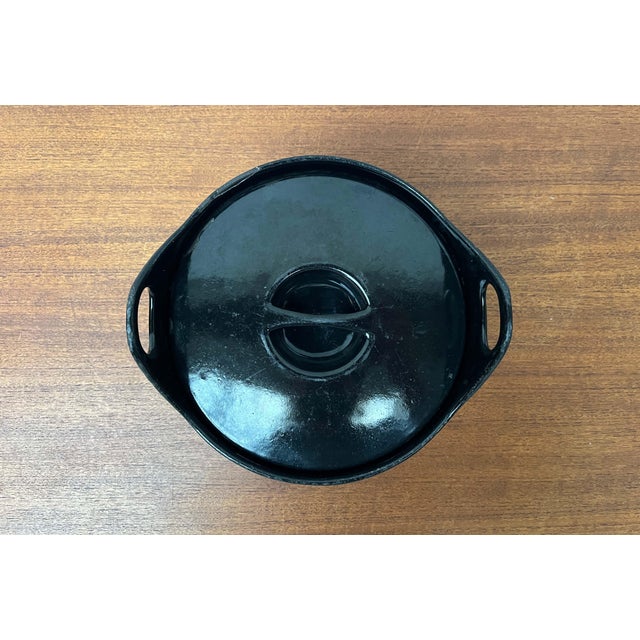 1960s Mid-Century Modern Black Enamel Cast Iron Pot with Teak Handle by Timo Sarpaneva for Rosenlew of Finland, 1960s For Sale - Image 5 of 18