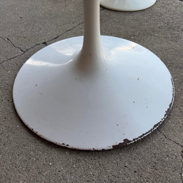 Vintage Eero Saarinen for Knoll, Tulip Chairs and a Tulip Table For Sale - Image 9 of 12