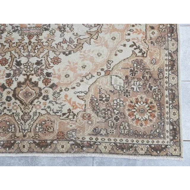 1960s Oushak Handknotted Floor Rug For Sale - Image 4 of 10