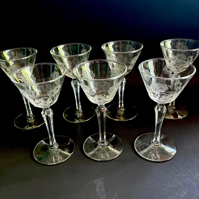 Transparent Mid 20th Century Libbey “Embassy” Etched Liquor Glasses, Set of 7, American Barware For Sale - Image 8 of 10