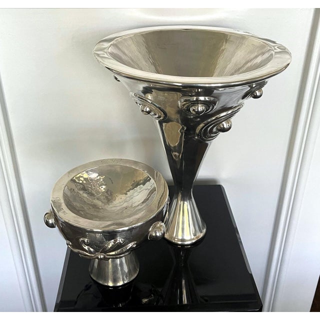 Large and Stunning Sculptural Silver Vessel Graziella Laffi For Sale - Image 11 of 18