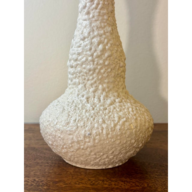 Vintage Mid-Century Modern White Lava Glaze Vase by Royal Haeger For Sale In Miami - Image 6 of 7