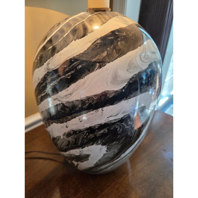 Vintage Mid Century Black + White Hand Painted/Glazed Pottery Table Lamp For Sale In Indianapolis - Image 6 of 14