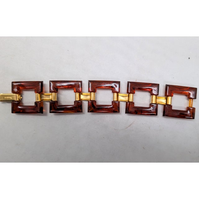 Trifari Vintage 1970s Signed Crown Trifari Goldtone & Amber Lucite Link Bracelet For Sale - Image 4 of 7