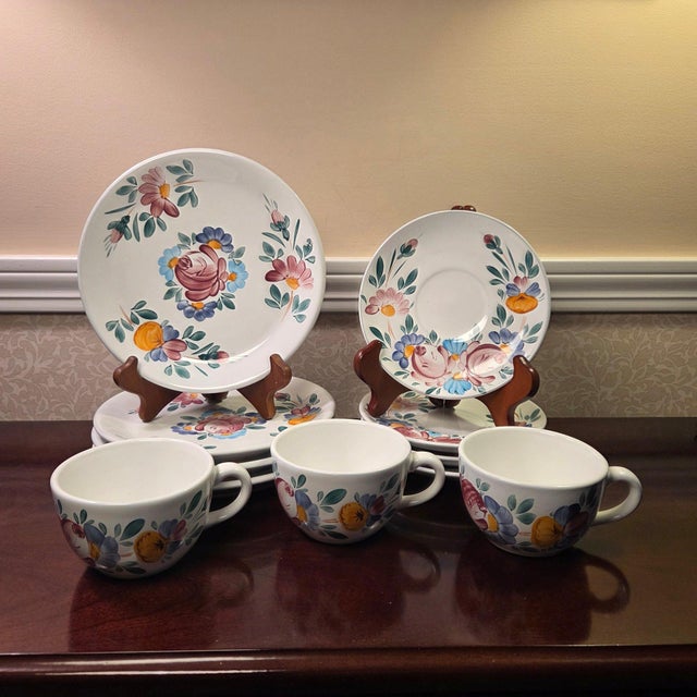 11-Piece Vintage Varoslodi Majolica Hungary Hand-Painted Folk Art Set A charming and exceptionally well-preserved 11-piece...