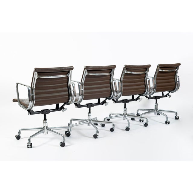 Herman Miller Set of 4 Eames Herman Miller Office Chairs, Brown Leather Thin Pad Aluminum Group For Sale - Image 4 of 18