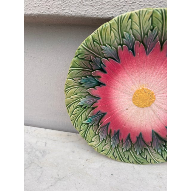 French Country French Majolica Daisy Plate Orchies, Circa 1890 For Sale - Image 3 of 5