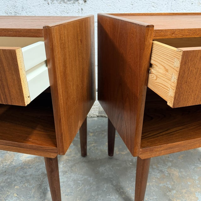 Complimentary Pair of Danish Teak Nightstands With Drawers and Open Cubbies, Circa 1960s For Sale In New York - Image 6 of 7