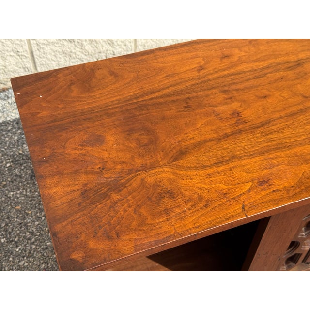 Brown Vintage Mid-Century Modern Brutalist Carved Wood Nightstands – Pair For Sale - Image 8 of 12
