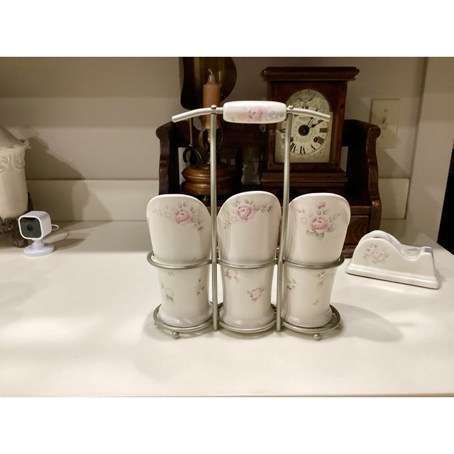 Art Nouveau 1980s Rare Pfaltzgraff Tea Rose Flatware Caddy Silverware Utensil Holder With Stand. Harder to Find Caddy. For Sale - Image 3 of 11