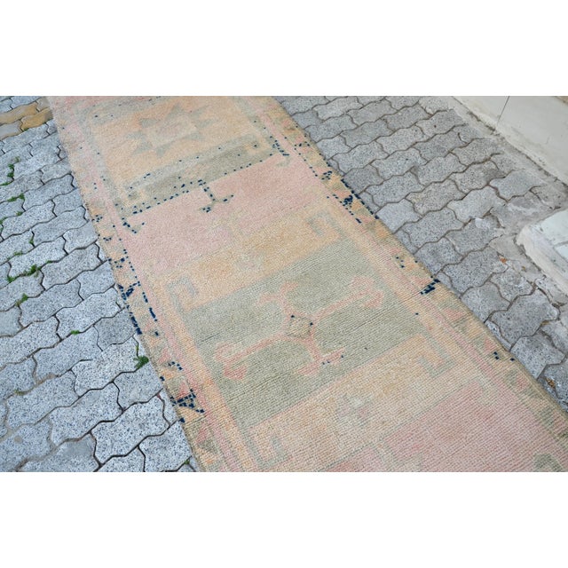 Pink 1960s Vintage Oushak Runner For Sale - Image 8 of 11