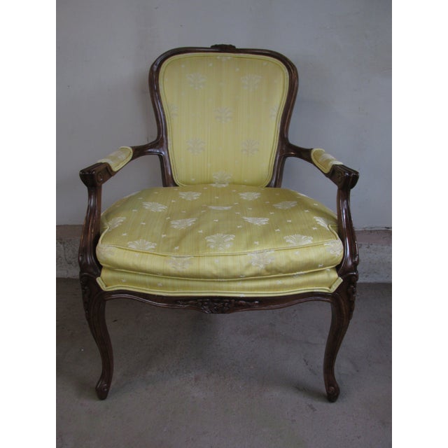 French Vintage French Louis XV Style Fauteuils by Hickory Furniture Co., a Pair For Sale - Image 3 of 14
