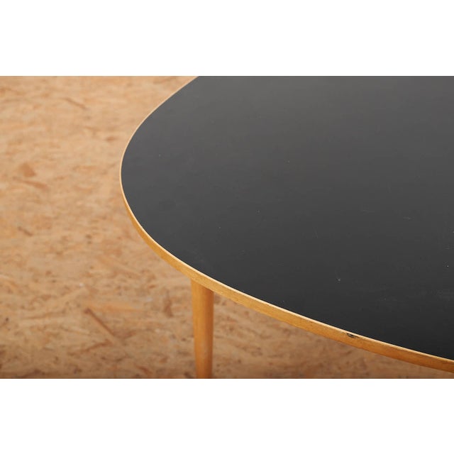 Three-Round Table Dining Table with Maple Frame and Wooden Top Covered with Black Linoleum by Max Bill for Horgen Glarus, 1949 For Sale - Image 9 of 15