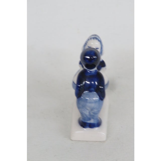 Mid 20th Century Delft Style Blue Young Couple Dutch Boy Girl Miniature Porcelain Figurine 4498b For Sale - Image 5 of 9