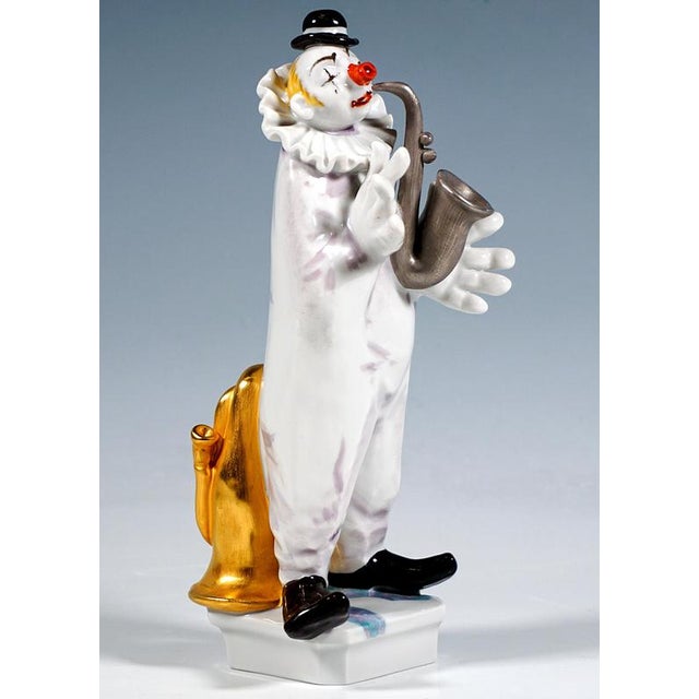 Excellent meissen porcelain figurine: clown standing with legs apart, face painted white, large red nose and black crosses...