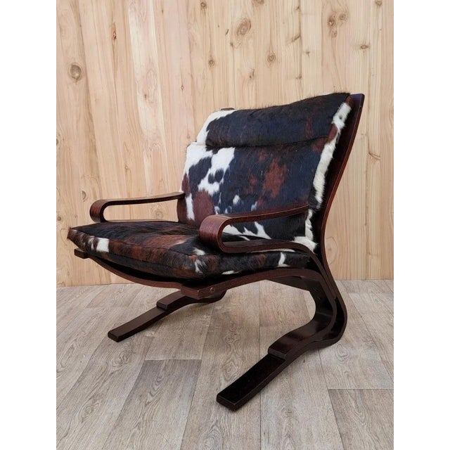 Wood Mid Century Modern Danish Rosewood Siesta Chair by Ingmar Relling Newly Reupholstered in Cowhide For Sale - Image 7 of 9