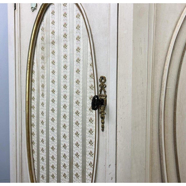 Vintage Display Cabinet in Wood For Sale - Image 4 of 18