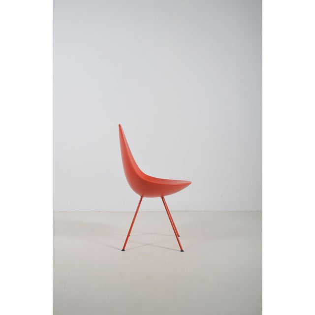Drop 3110 Chair by Arne Jacobsen for Fritz Hansen, 2016, in Flawless conditions. Designed 1950 to 1959 This piece has an...