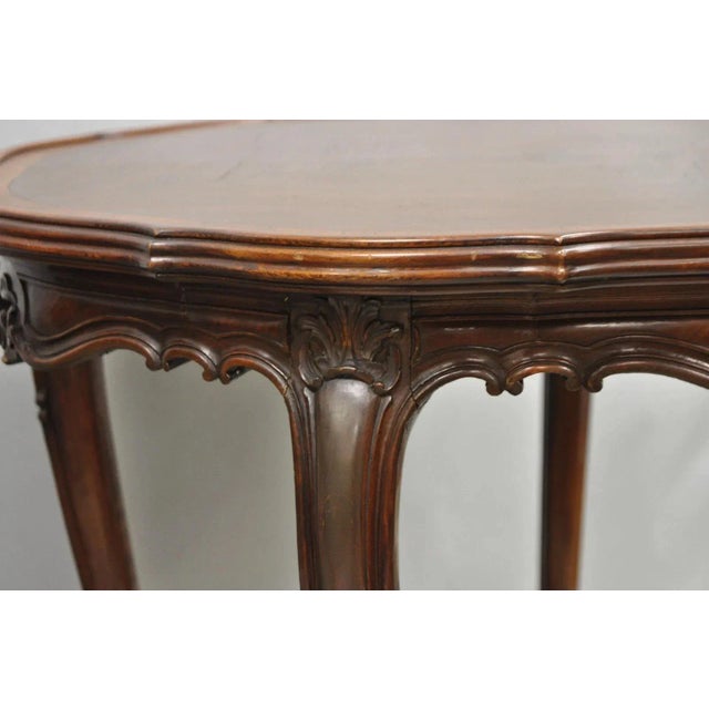 Early 20th Century Antique French Louis XV Style Walnut Round Turtle Top Occasional Side Table Pair For Sale - Image 5 of 12