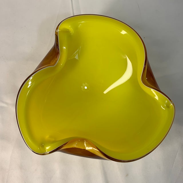 1960s Vintage Mid-Century Italian Murano Sommerso Yellow & Amber Glass Tri-Lobed Bowl For Sale - Image 5 of 8