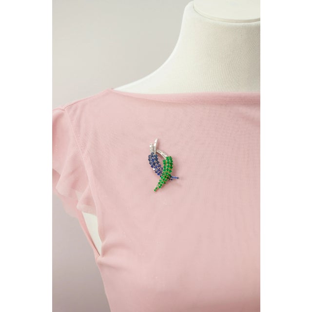 Modern 1960s Platinum and 18k Yellow Gold Sapphire Emerald and Diamond Brooch For Sale - Image 3 of 14