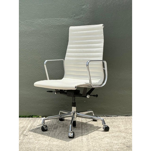 Vintage Eames for Herman Miller Aluminum Group Management Chair For Sale - Image 10 of 18