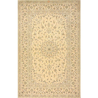Middle Eastern Rug in Wool For Sale
