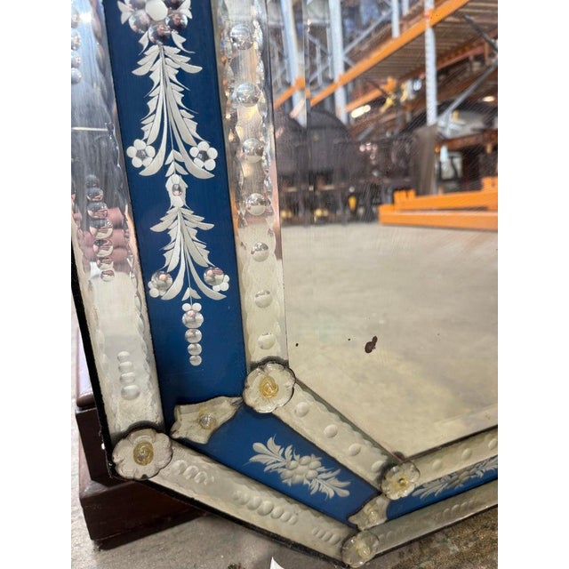 Venetian Octagonal Mirror with Floral Églomisé Panels For Sale - Image 4 of 9