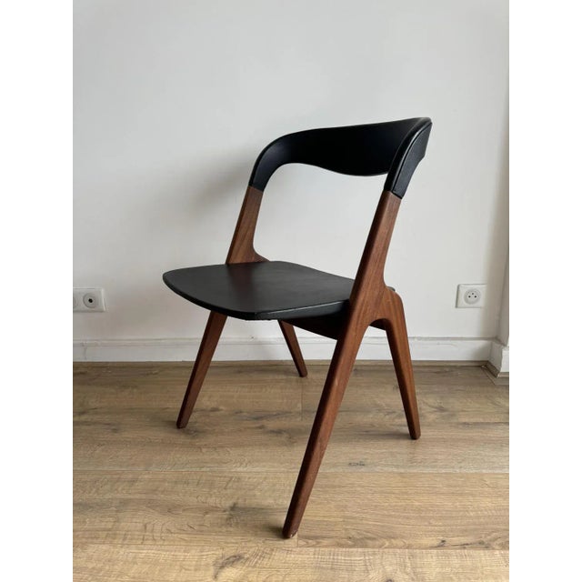 Sonja Chair in Teak and Black Skai by Johannes Andersen for Vamo Sønderborg, 1960s For Sale - Image 3 of 10