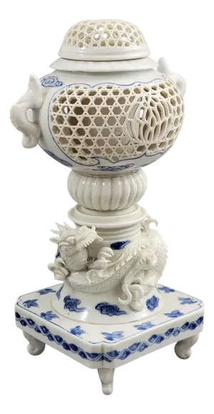 Hirado Blue and White Porcelain Crown with Dragon, 1880