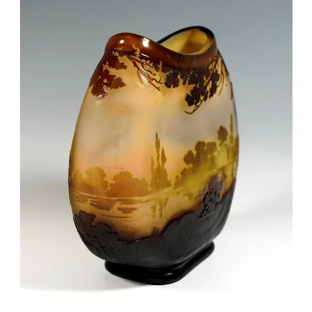 Large Round Art Nouveau Style Gall Cameo Vase with Seascape Decor from Emile Gallé, France, 1905 For Sale - Image 5 of 10