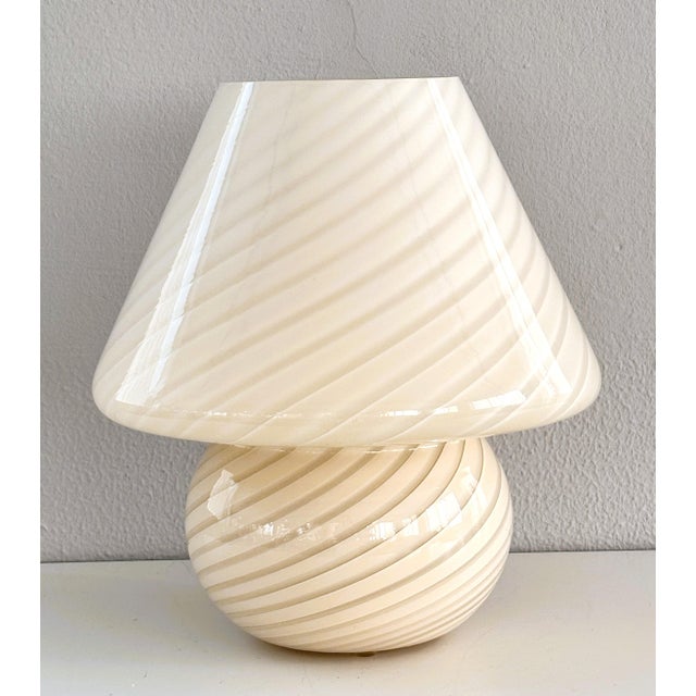 Large Murano Mushroom Table Lamp in Soft Yellow Swirl Glass, 1970s For Sale - Image 4 of 16