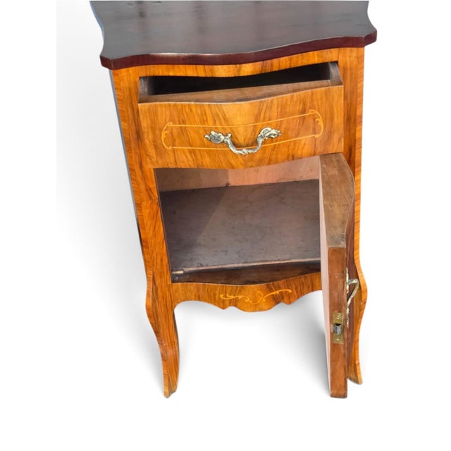 Wood Pair of Italian Bookmatch Walnut Bedside Cabinet/ Nightstand. For Sale - Image 7 of 18