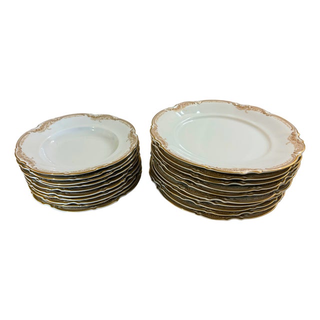 Bavarian Sylvia Dinner Service for 10 in Porcelain with Gilt Rococo Decor from Hutschenreuther, 1960s, Set of 20 For Sale