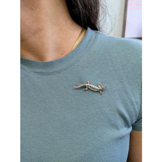 A must-have for jewelry collectors, this lizard-shaped brooch is a harmonious blend of artistry and luxury. Featuring...
