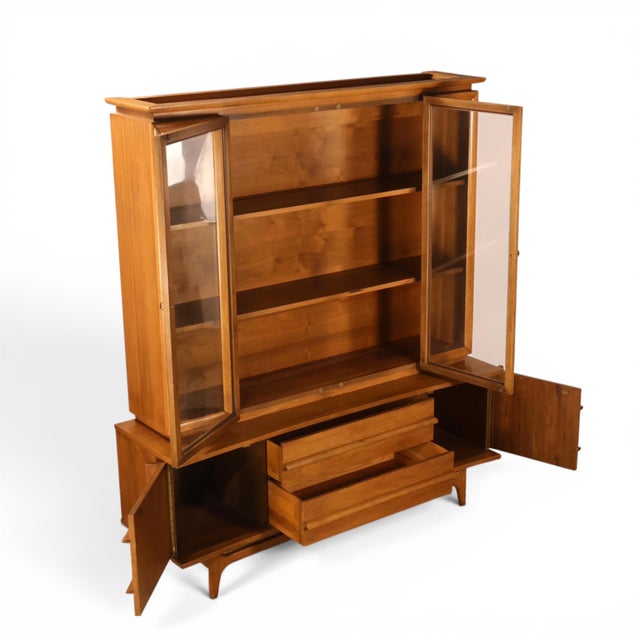 Young Manufacturing Concave Vintage Mid Century Modern China Cabinet C. 1960s, Attributed For Sale - Image 10 of 13
