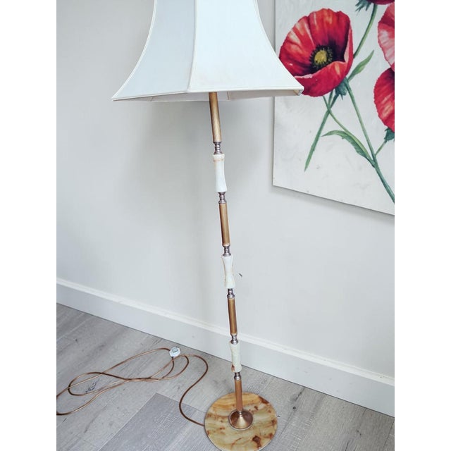1930s Vintage Art Deco Floor Lamp in Onyx with Brass Stand, 1930s For Sale - Image 5 of 18