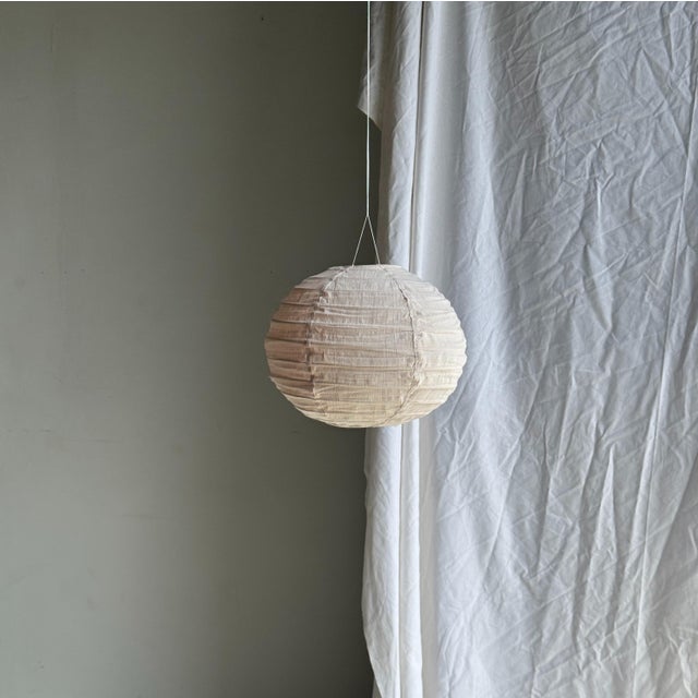 Small Japanese-Style Rattan and Natural Linen Pendant Light For Sale - Image 5 of 18