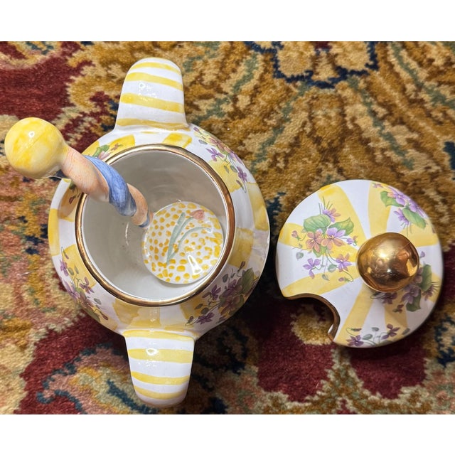 1990s MacKenzie-Childs Aurora Yellow Check Enamel Creamer & Lidded Sugar Bowl Set W/ Spoon – 1990s For Sale - Image 18 of 18
