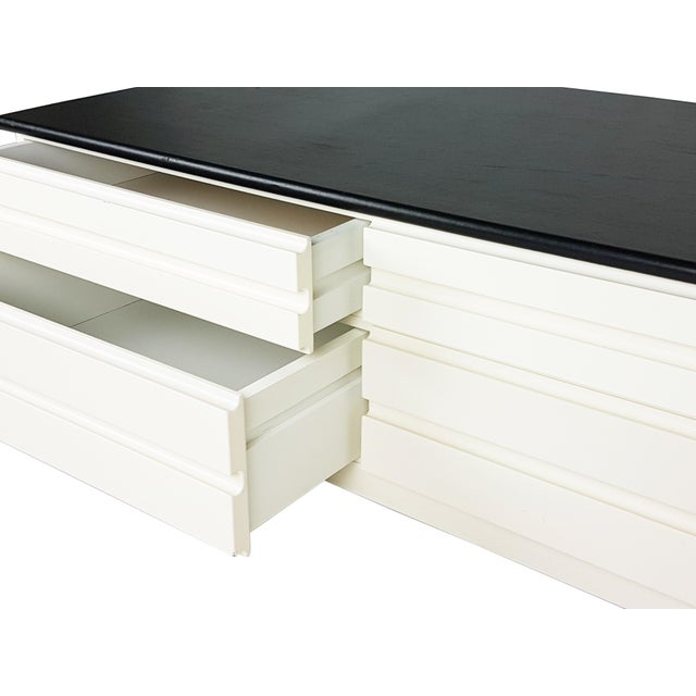 1970s White Wood and Black Skai Samarcanda Chests of Drawers by Vico Magistretti for Poggi, 1970s, Set of 2 For Sale - Image 5 of 15