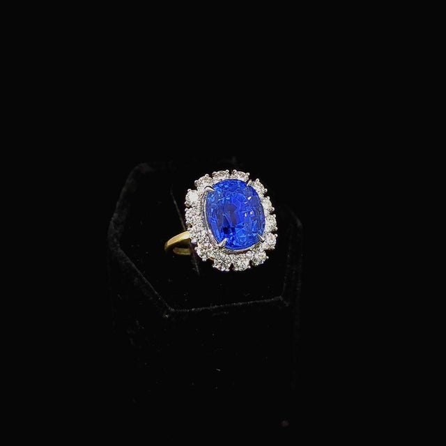 10.21 Carat Natural Blue Ceylon Sapphire Ring and Diamond Ring, Size 6 For Sale - Image 10 of 12
