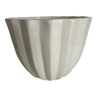1950's White Glaze Ribbed Ceramic Art Deco Style Cachepot Planter For Sale