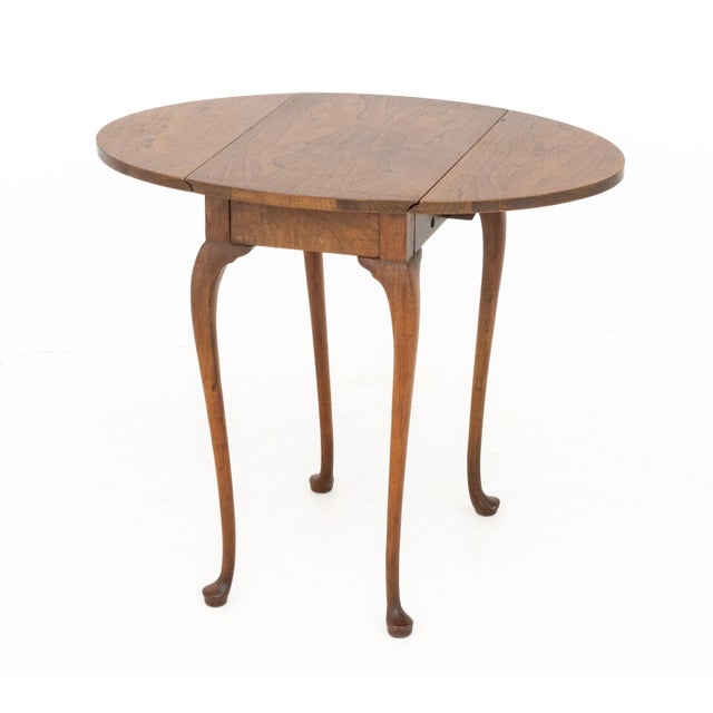 Early 20th Century Queen Anne Style Walnut Drop Leaf Oval Side Table For Sale - Image 5 of 6