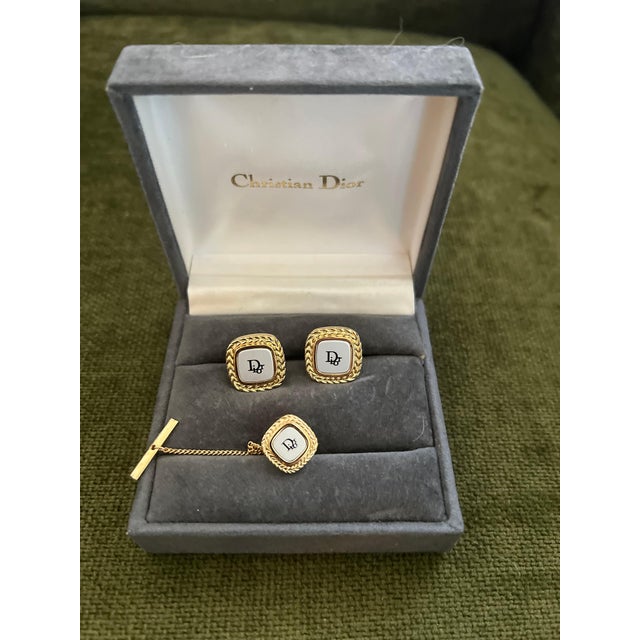 Christian Dior Rare Monsiuer Vintage Christian Dior Gold Plate Cufflinks & Tie Clip In Original For Sale - Image 4 of 18