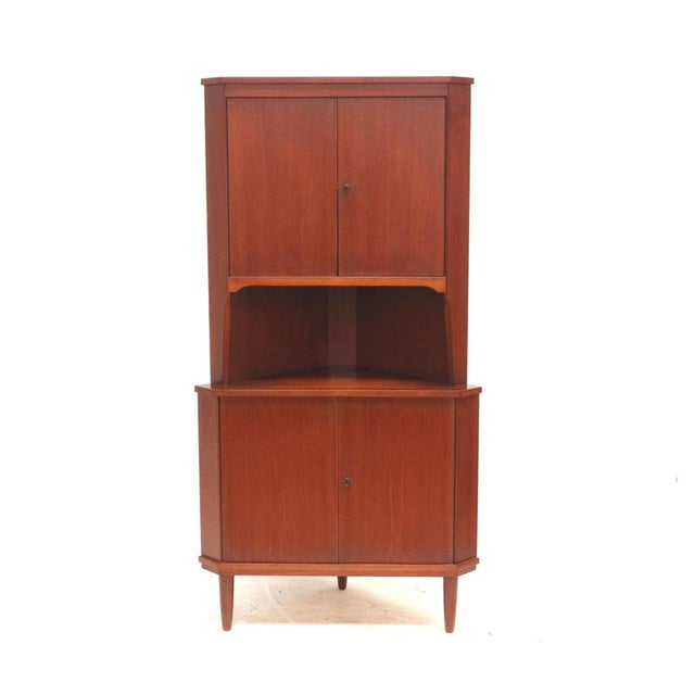 Vintage Danish design corner cabinet / sideboard from the 1960s. This vintage Danish corner cabinet from the 1960s is a...