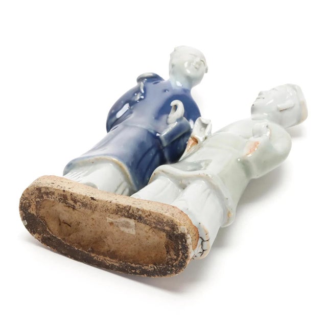 18th Century Antique 18th Century Chinese Export Porcelain Blue & White & Celadon Qianlong Double Figure of a Couple For Sale - Image 5 of 11