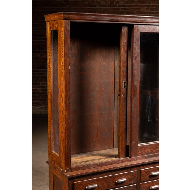 1910s Antique Kewaunee Quarter-Sawn Oak Laboratory Display Cabinet, Circa 1910s–1920s For Sale - Image 5 of 12