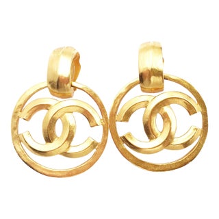 Chanel Vintage Gold Plated Round CC Large Clip on Earrings as Seen on Doutzen Kroes, A Pair For Sale